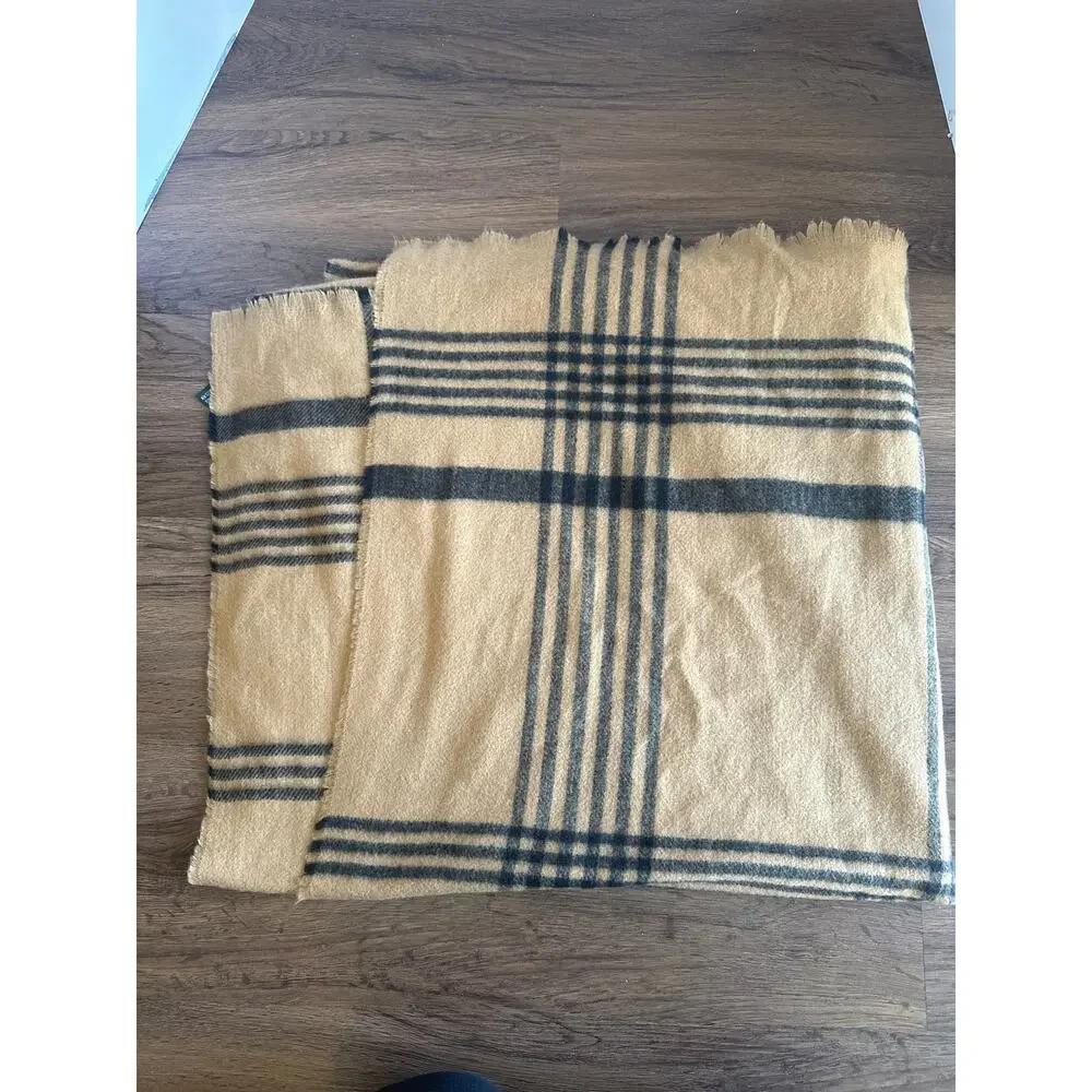 💥Zara Plaid Blanket Scarf USA Medium black and tan - Picture 6 of 9